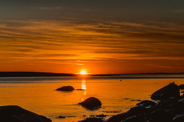 Zachód słońca w Parku Narodowym Ytre Hvaler w Norwegii - obrazy, fototapety, plakaty
