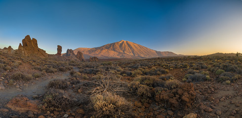 Fototapeta na wymiar Sonnenaufgang am Teide