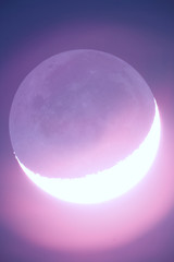 Lune eclatante couleur