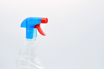  un spray pulverizador, aerosol, sobre fondo blanco