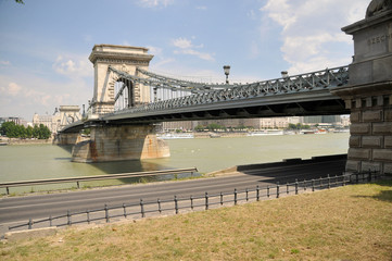 Naklejka premium Széchenyi Chain Bridge suspension bridge spanning the River Danube between Buda and Pest, Budapest