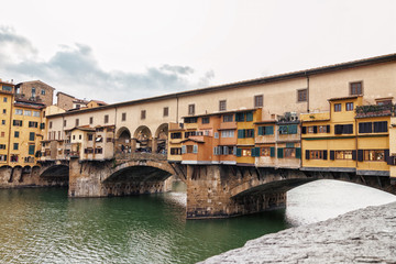 Fototapeta na wymiar Ponte vecchio Arno Firenze