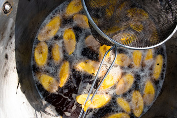 Frying plantains
