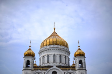 Fototapeta na wymiar golden dome of a moscow church