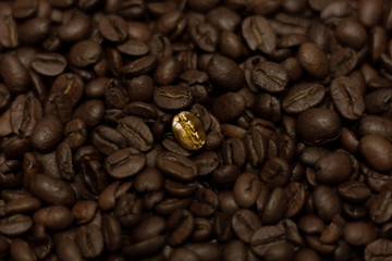 grain de café noir or