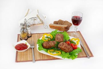 Cutlets with greens, tomatoes and cucumbers. Serve with black or white bread and a glass of red wine.