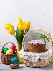 Fototapeta na wymiar Easter cake, colored eggs and tulipson the holiday table.