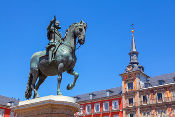 Fototapeta na wymiar Statue Philip III in Madrid at Plaza Mayor