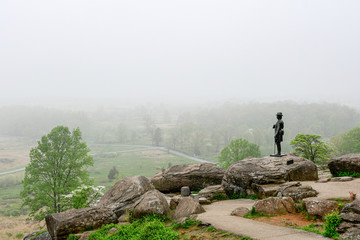  Little Round Top at Civil War battlefield with statue of General Warren, Gettysburg, Pennsylvania. - obrazy, fototapety, plakaty