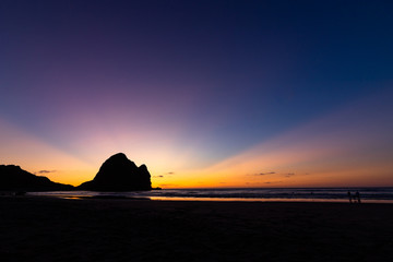 Naklejka na ściany i meble sunset at the beach of piha
