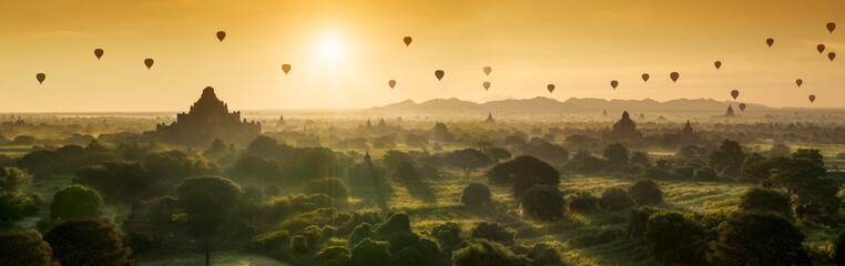 Scenic sunrise with many hot air balloons above Bagan in Myanmar. Bagan is an ancient city with thousands of historic buddhist temples and stupas.Bagan, Myanmar (Burma) - obrazy, fototapety, plakaty