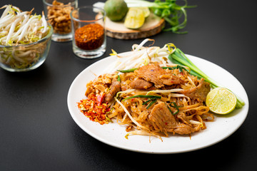 stir-fried rice noodles with pork