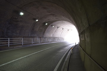 トンネル 自動車道