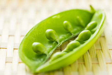 春野菜のスナップエンドウのイメージ写真