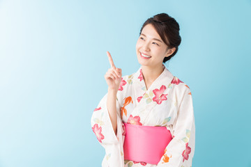 浴衣を着た女性