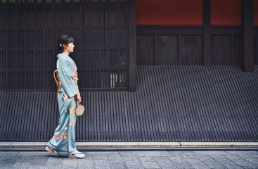 着物の女性