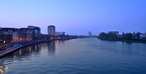Fototapeta premium The Seine River and buildings in Alfrotville at sunset in Paris, France