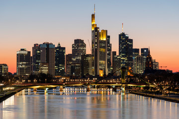 Fototapeta na wymiar Frankfurt am Main Skyline Panorama bei Nacht