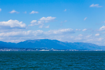 晴天の琵琶湖畔風景