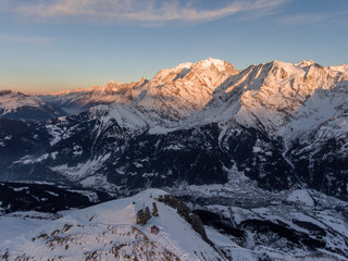 Coucher de soleil sur le Massif du Mont Blanc vue par drone