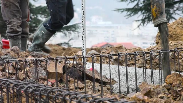 coulage chape b&eacute;ton avec toupie camion