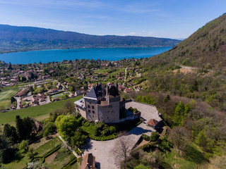 Le Château de Menthon-Saint-Bernard vue par drone