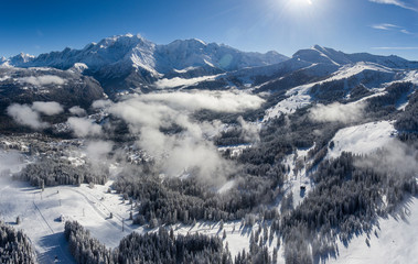 Photographie aérienne de la station de ski de Saint Gervais Mont Blanc sous la neige 