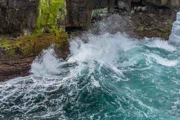  Wellen brechen an den Klippen - Downpatrick Head, Country Mayo, Irland
