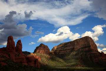 Fototapeta premium Sedona, Arizona / USA - August 01, 2015: Arizona landscape near Sedona, Sedona, Arizona, USA