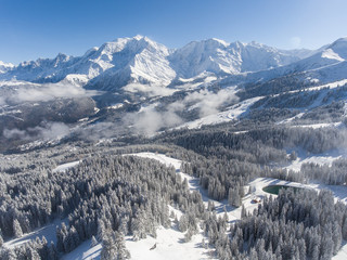 Photographie aérienne de la station de ski de Saint Gervais Mont Blanc sous la neige 