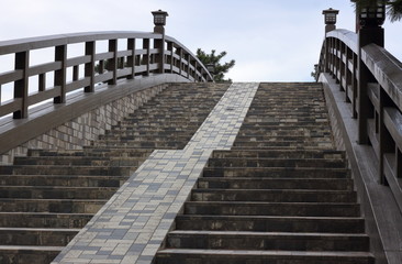 Fototapeta premium 日本のいい感じの 橋 アーチ 江戸っぽい 松尾芭蕉ゆかりの道 埼玉県草加市松原団地