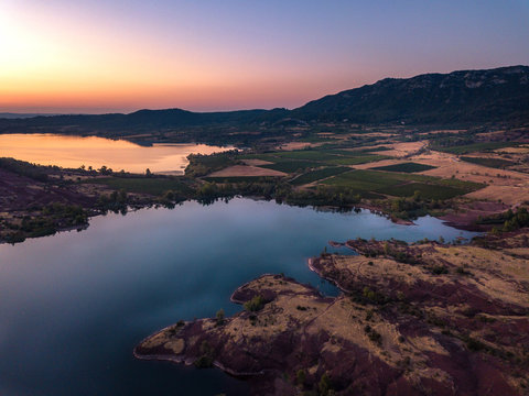 Photo a&eacute;rienne drone lac du salagou