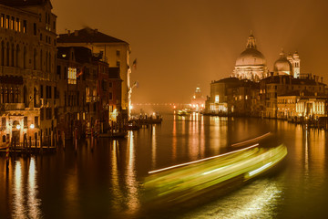 Venedig - Santa Maria della Salute am Canal Grande im Abendlicht