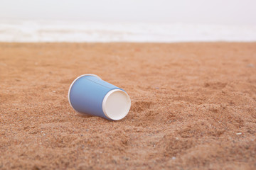 Fototapeta na wymiar garbage is lying on the ground on the beach