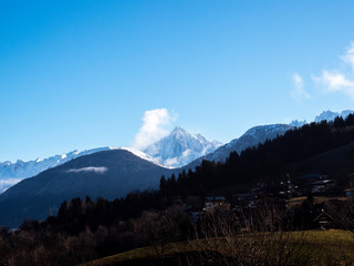 Fototapeta premium panorama des Alpes depuis Combloux en France
