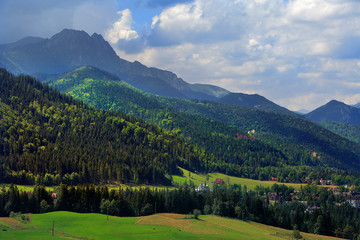 Fototapeta premium Panoramic view of Western Tatra Mountains with Giewont, Czerwone Wierchy and Nosal peaks seen from Toporowa Cyrhla village near Zakopane in Poland