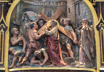Jesus christ carrying the cross sculpture