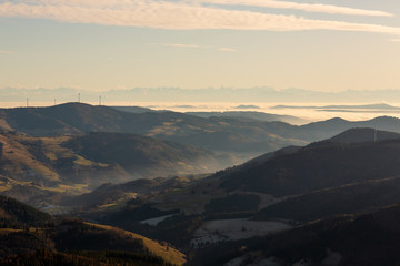 Blick von Belchen in den Schwarzwald und Alpen