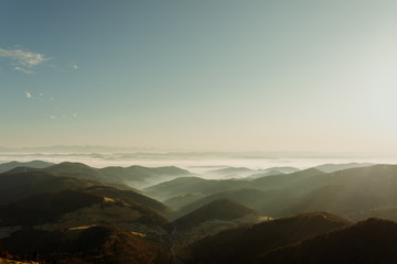 Fototapeta premium Blick von Belchen in den Schwarzwald und Alpen