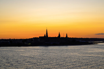 Fototapeta premium Silhouette of Kronborg castle (castle of Hamlet) in sunset sky