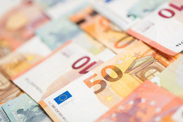 Viele Euro-Banknoten als Hintergrund