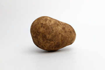 Fototapeta na wymiar Raw potatoes on white background