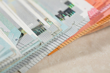 Viele Banknoten aufgefächert als Nahaufnahme