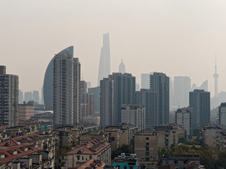 Obraz premium Shanghai cityscape in haze day with the silhouette background of Shanghai landmarks.
