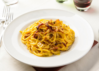 Spaghetti alla carbonara, ricetta di pasta italiana