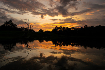 Naklejka premium Sunset over the lake