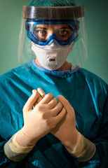 Personal sanitario se protege en la epidemia de covid19