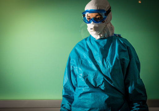 Personal sanitario se protege en la epidemia de covid19