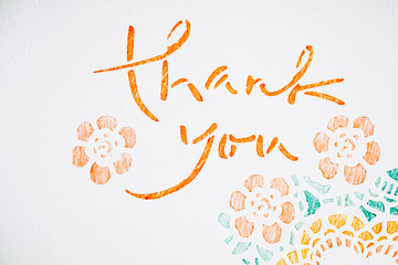 Carte de remerciements fait maison Thank you et motif floral dans des teintes orangées