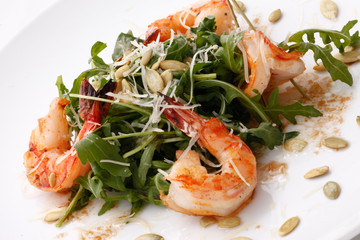 arugula salad with shrimps